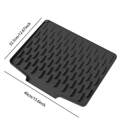 QuickDry™ - Sloped silicone mat for rapid water drainage