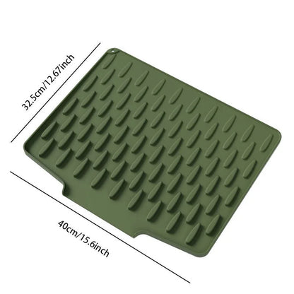QuickDry™ - Sloped silicone mat for rapid water drainage