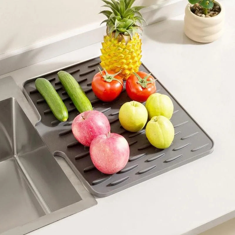 QuickDry™ - Sloped silicone mat for rapid water drainage